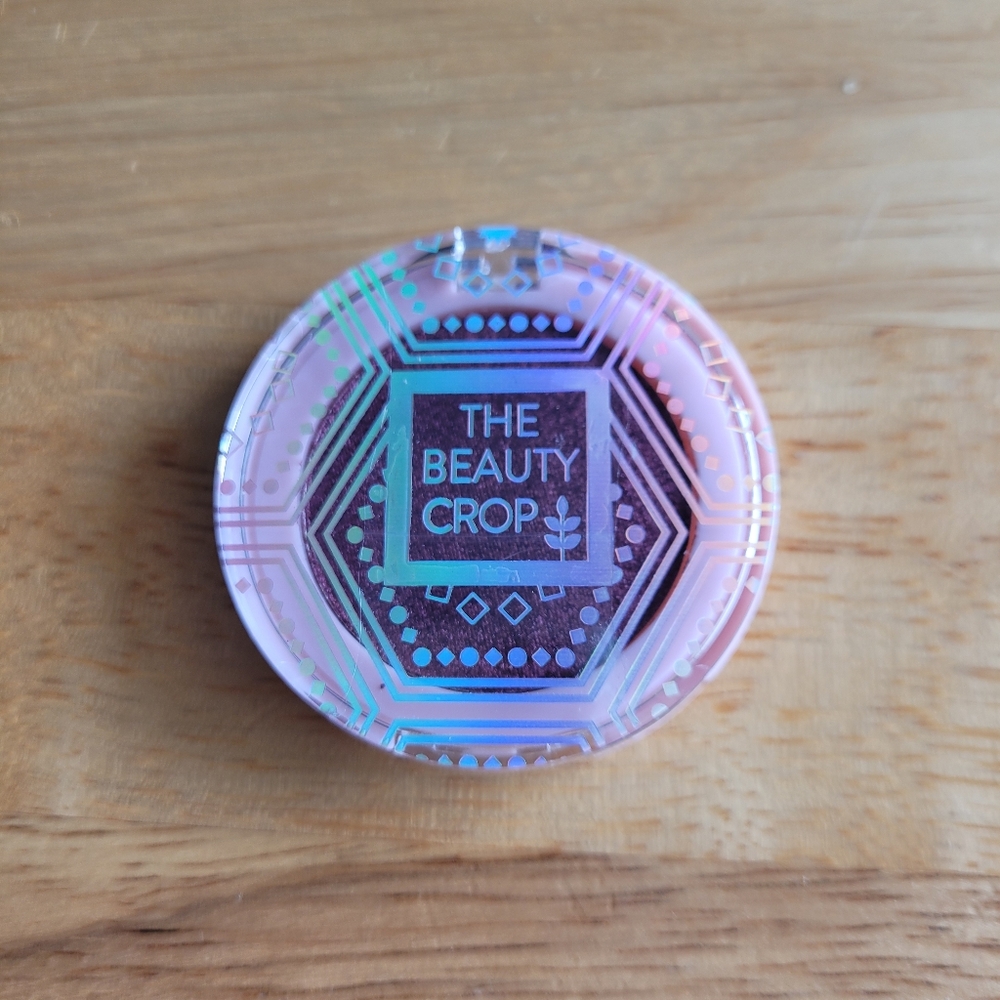 THE BEAUTY CROP EYESHADOW IS Seren Cruelty- Free Vegan